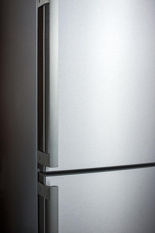 Frost-free Bottom Freezer Refrigerator In Stainless Steel With Factory Installed 8 Lb. Icemaker and Digital Controls