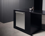 GFVi 707/77 - Int. front panel: W x H, 24 x 30 in in Clean Touch Steel™ finish with handle for fully integrated dishwashers.