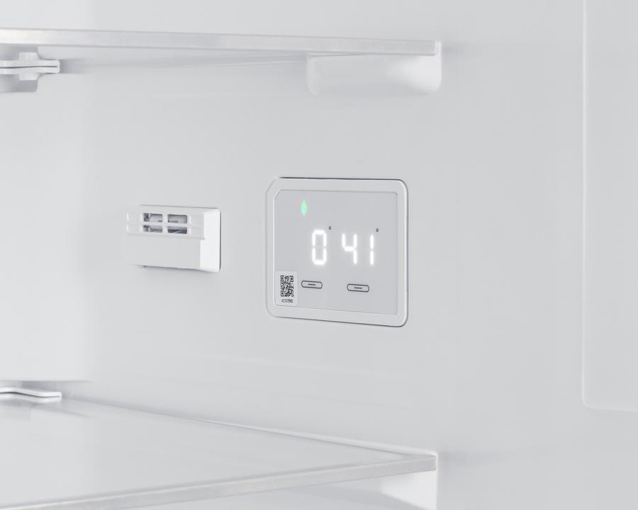 24" Wide Wide Bottom Mount Refrigerator-freezer