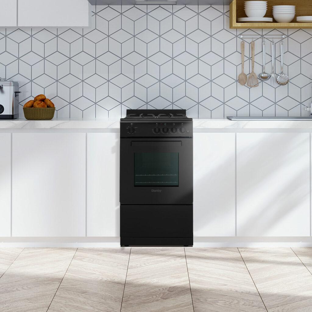 Danby 20" Wide Gas Range in Black ()