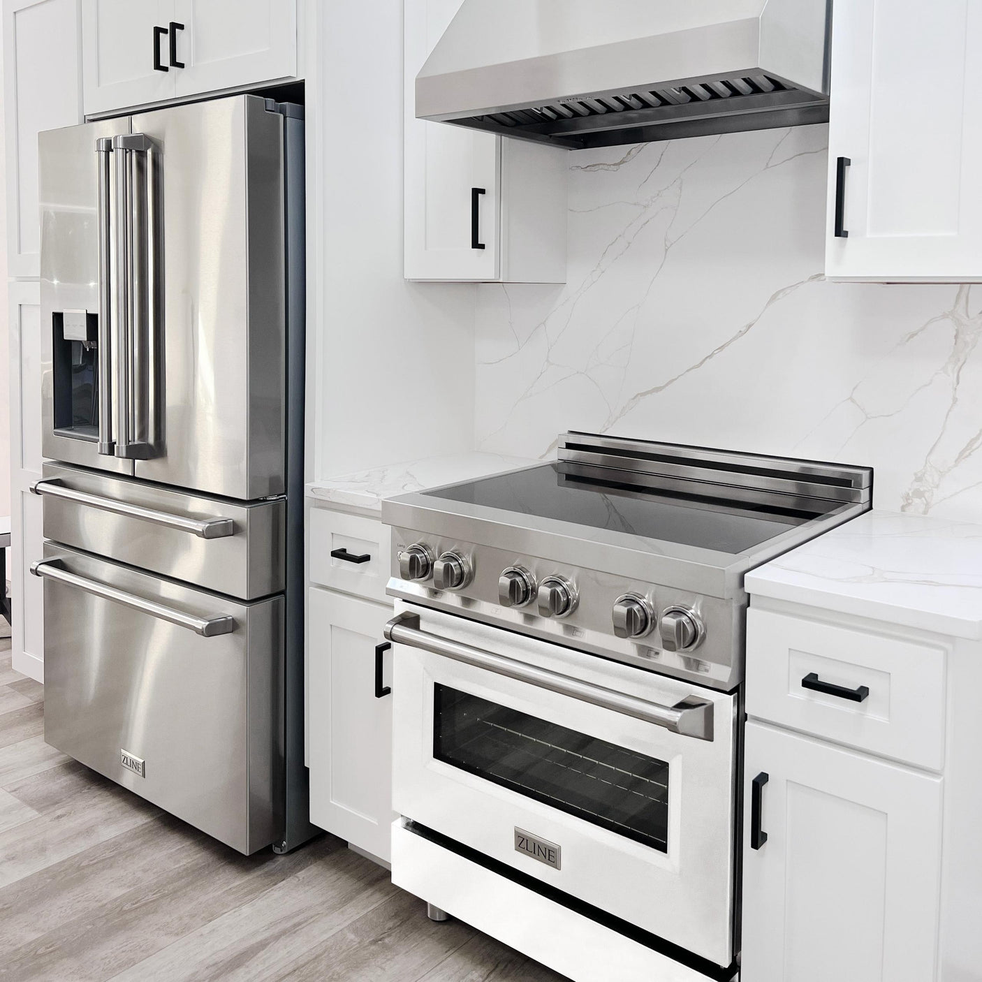 ZLINE 30" 4.0 cu. ft. Induction Range with a 4 Element Stove and Electric Oven in Stainless Steel (RAIND-30) [Color: White Matte]