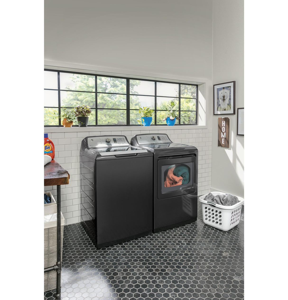 GE® ENERGY STAR® 7.4 cu. ft. Capacity Smart aluminized alloy drum Gas Dryer with HE Sensor Dry