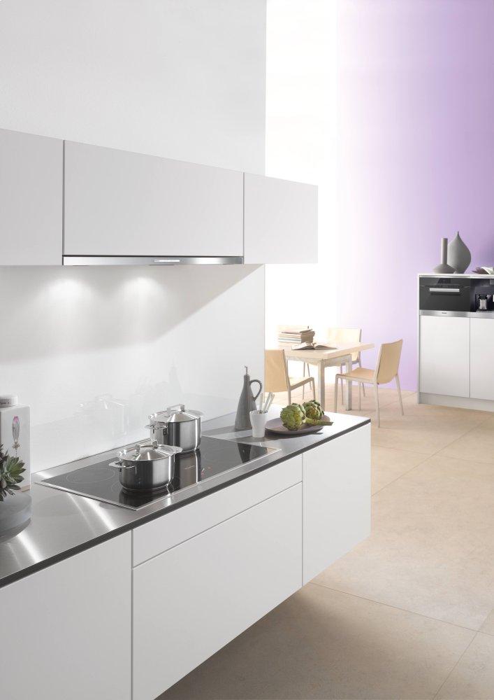 DA 3496 - Built-in ventilation hood with energy-efficient LED lighting and backlit controls for easy use.