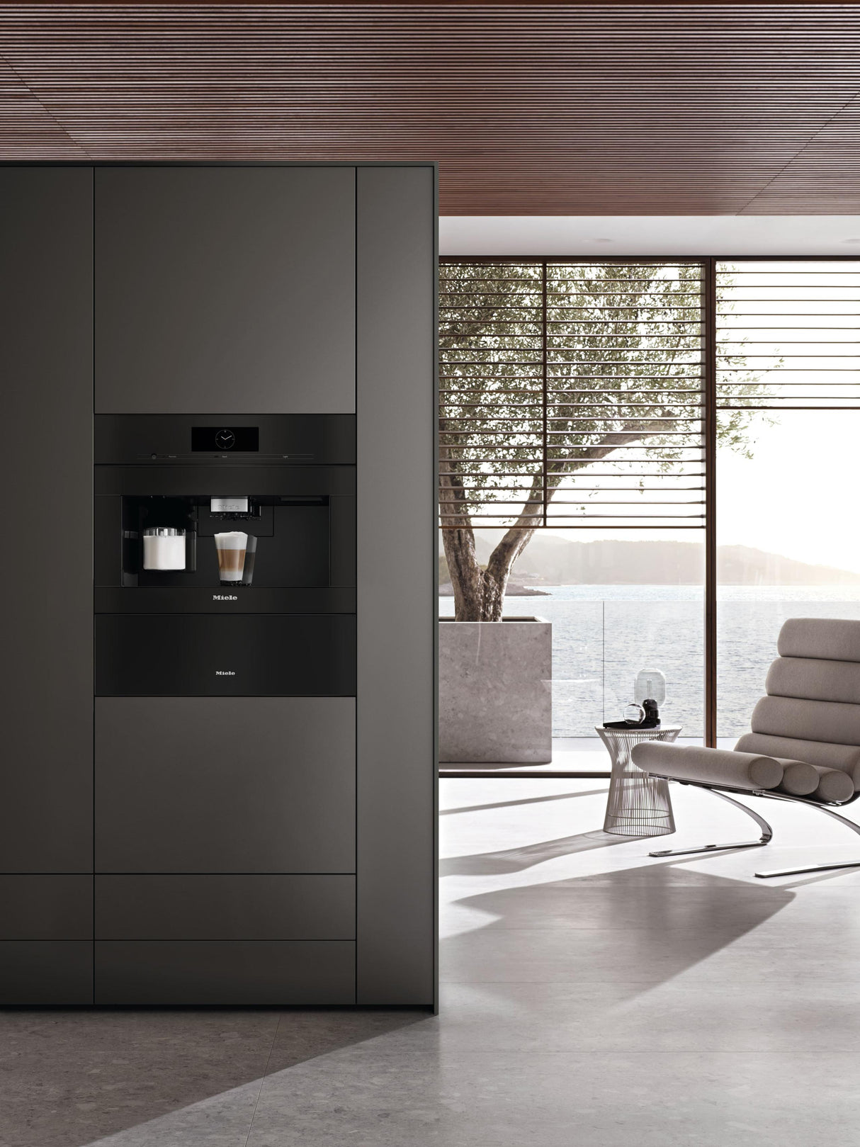 CVA 7875 - Built-in coffee machine with DirectWater Perfectly combinable design with CoffeeSelect + AutoDescale for highest demands.