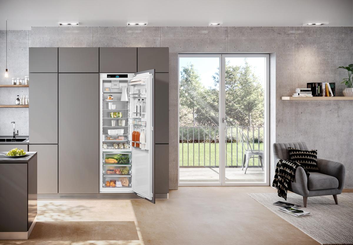 Fully Integrated Refrigerator with BioFresh