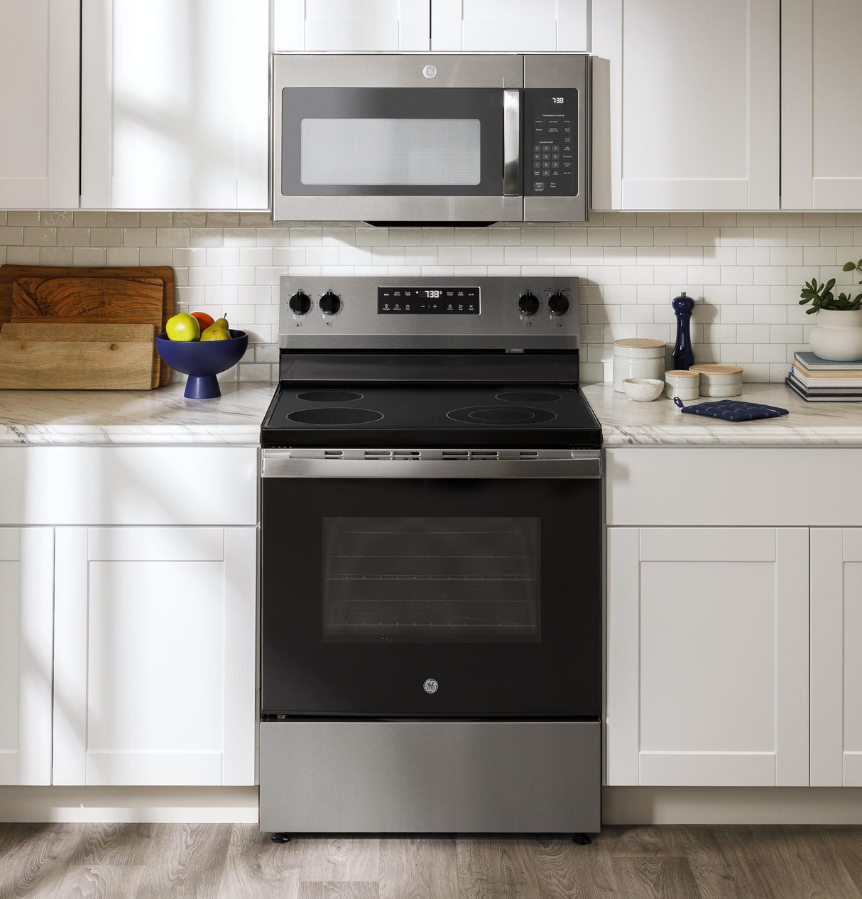 GE® ENERGY STAR® 30" Free-Standing Electric Range