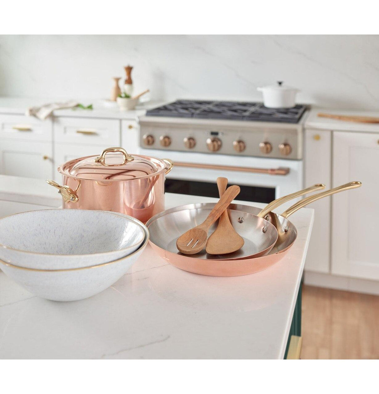 Café™ 36" Dual-Fuel Commercial-Style Range with 6 Burners (Natural Gas)