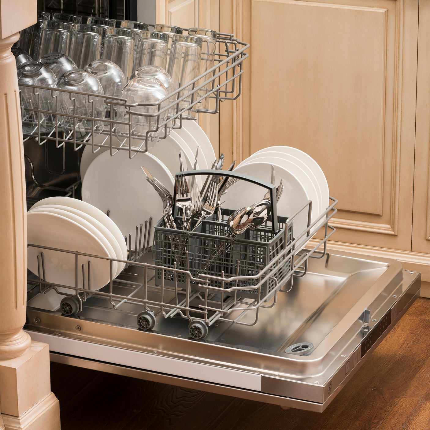 ZLINE 18 in. Compact Top Control Dishwasher with Stainless Steel Tub and Modern Style Handle, 52 dBa (DW-18) [Color: Stainless Steel]