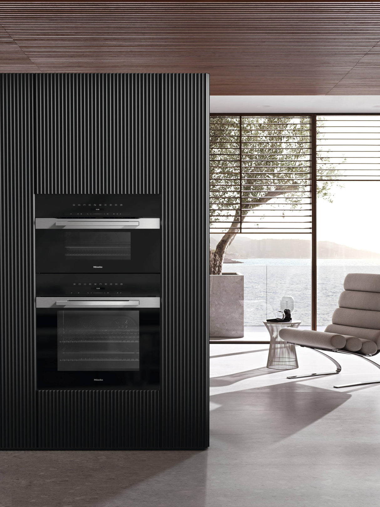 H 7270 BM Clean Touch Steel - 30" compact speed oven in a perfectly combinable design with automatic programs and combi modes.