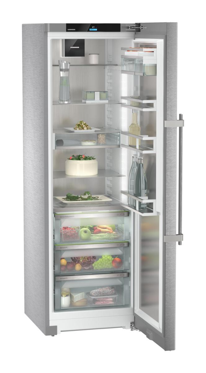 Freestanding refrigerator with BioFresh Professional