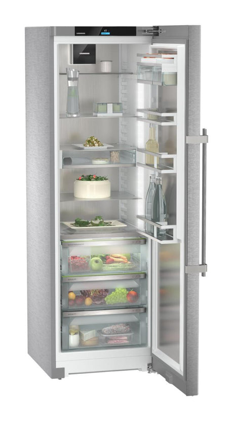 Freestanding refrigerator with BioFresh Professional