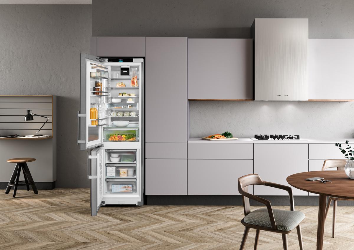 Combined fridge-freezers with EasyFresh and NoFrost