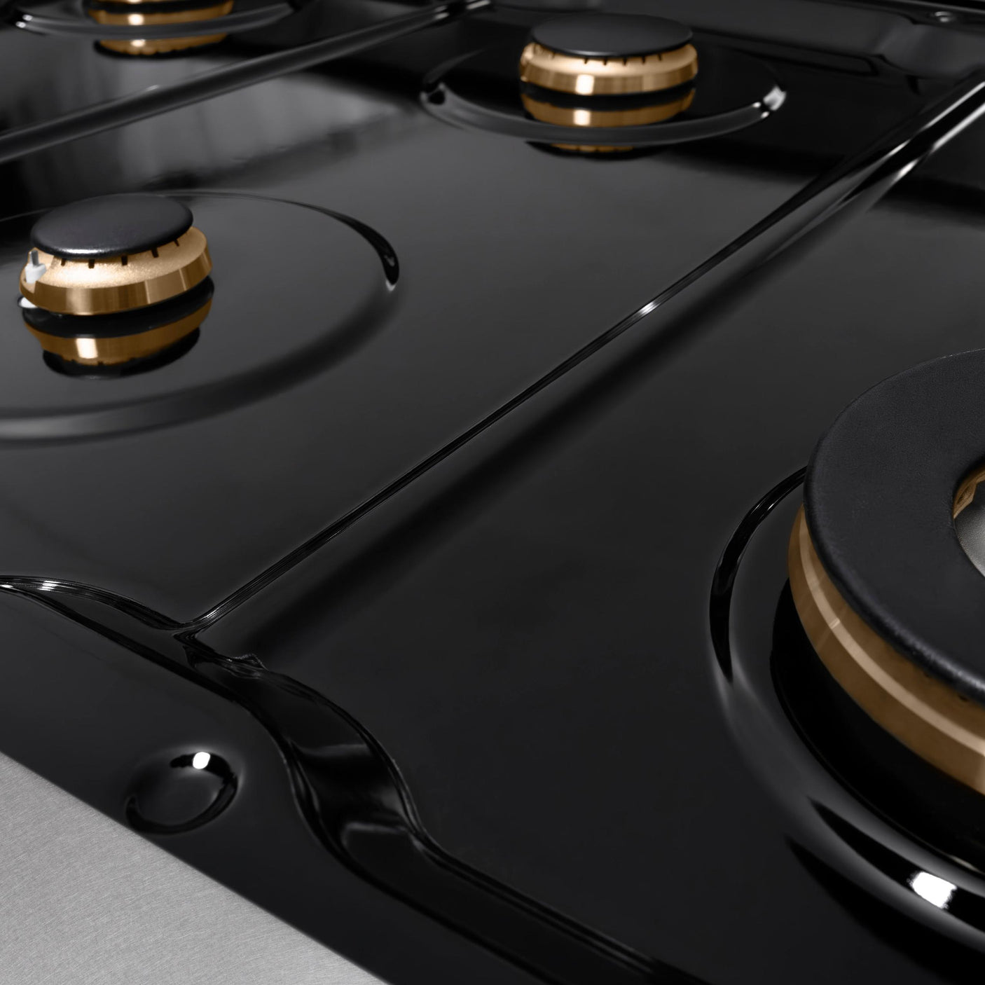 ZLINE 48 in. Autograph Edition Paramount Gas Rangetop with 8 Burners and Porcelain Cooktop in DuraSnow' Stainless Steel with Champagne Bronze Accents (SRTSZ-48-CB)