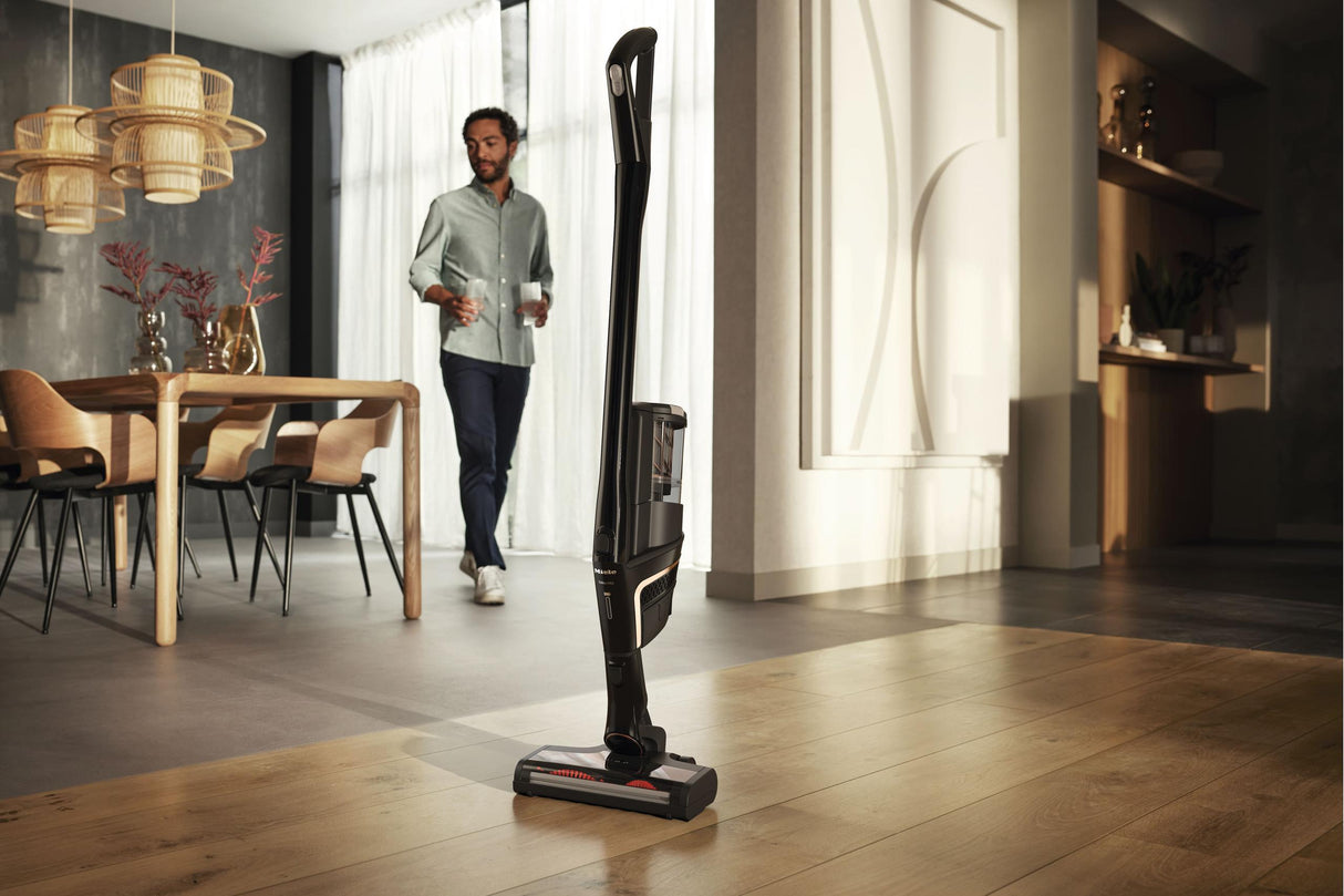 Triflex HX2 Cat & Dog Obsidian black - Cordless stick vacuum cleaner Consistently high suction power  60 min runtime  incl. pet hair brush