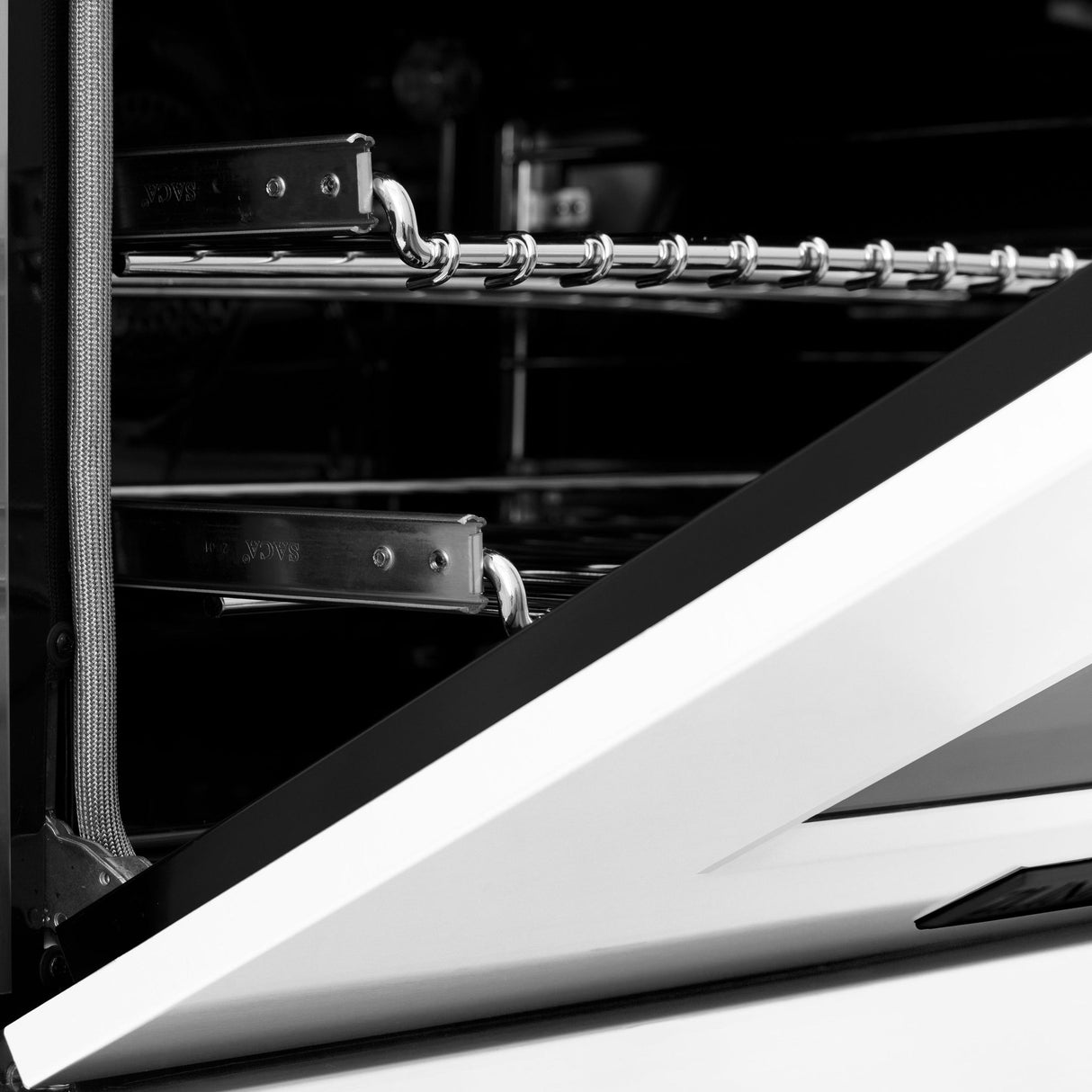 ZLINE Autograph Edition 30 in. 4.0 cu. ft. Dual Fuel Range with Gas Stove and Electric Oven in Stainless Steel with White Matte Door and Accents (RAZ-WM-30) [Color: Matte Black]
