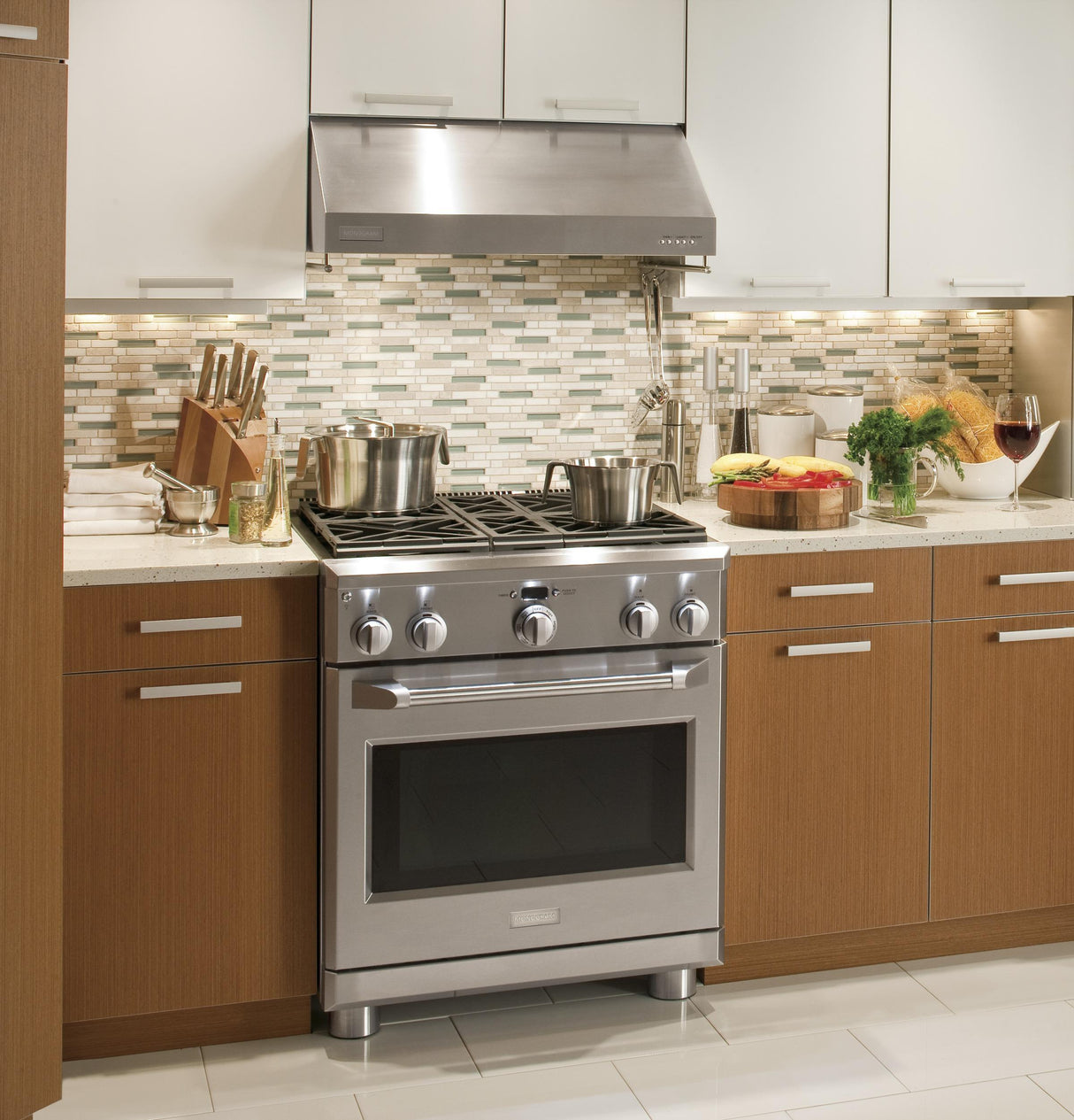 Monogram 30" All Gas Professional Range with 4 Burners (Liquid Propane)