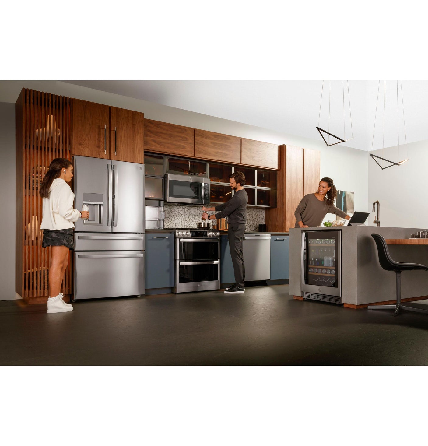 GE Profile™ 155-Can or 52-Bottle Beverage Center