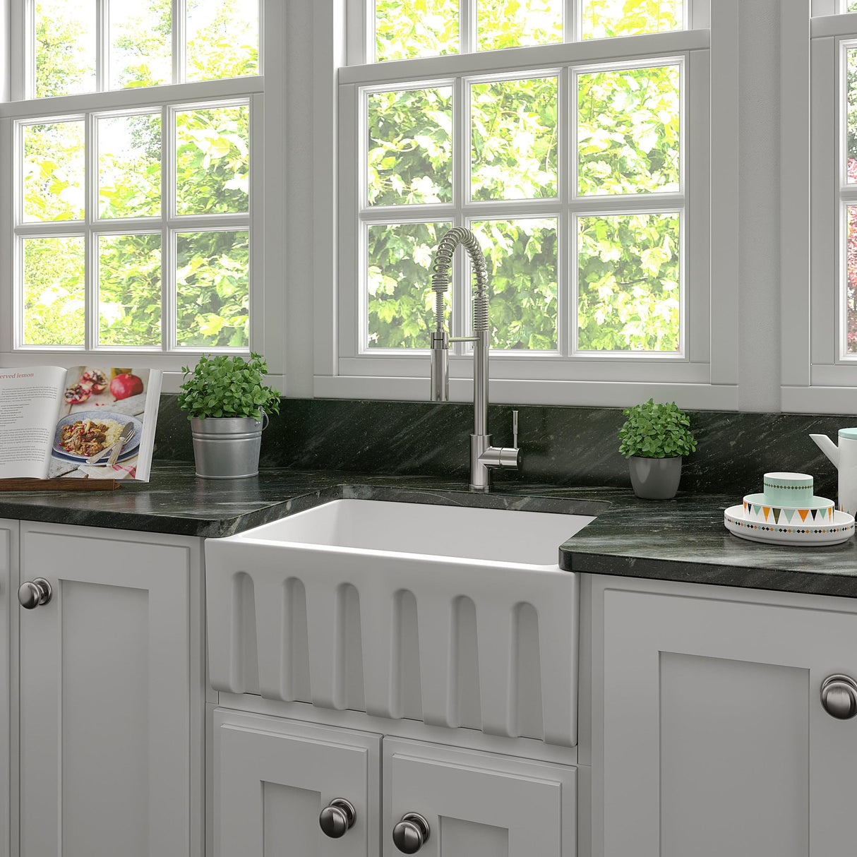 ZLINE 24 in. Venice Farmhouse Apron Front Reversible Single Bowl Fireclay Kitchen Sink with Bottom Grid in White Matte (FRC5120-WM-24)