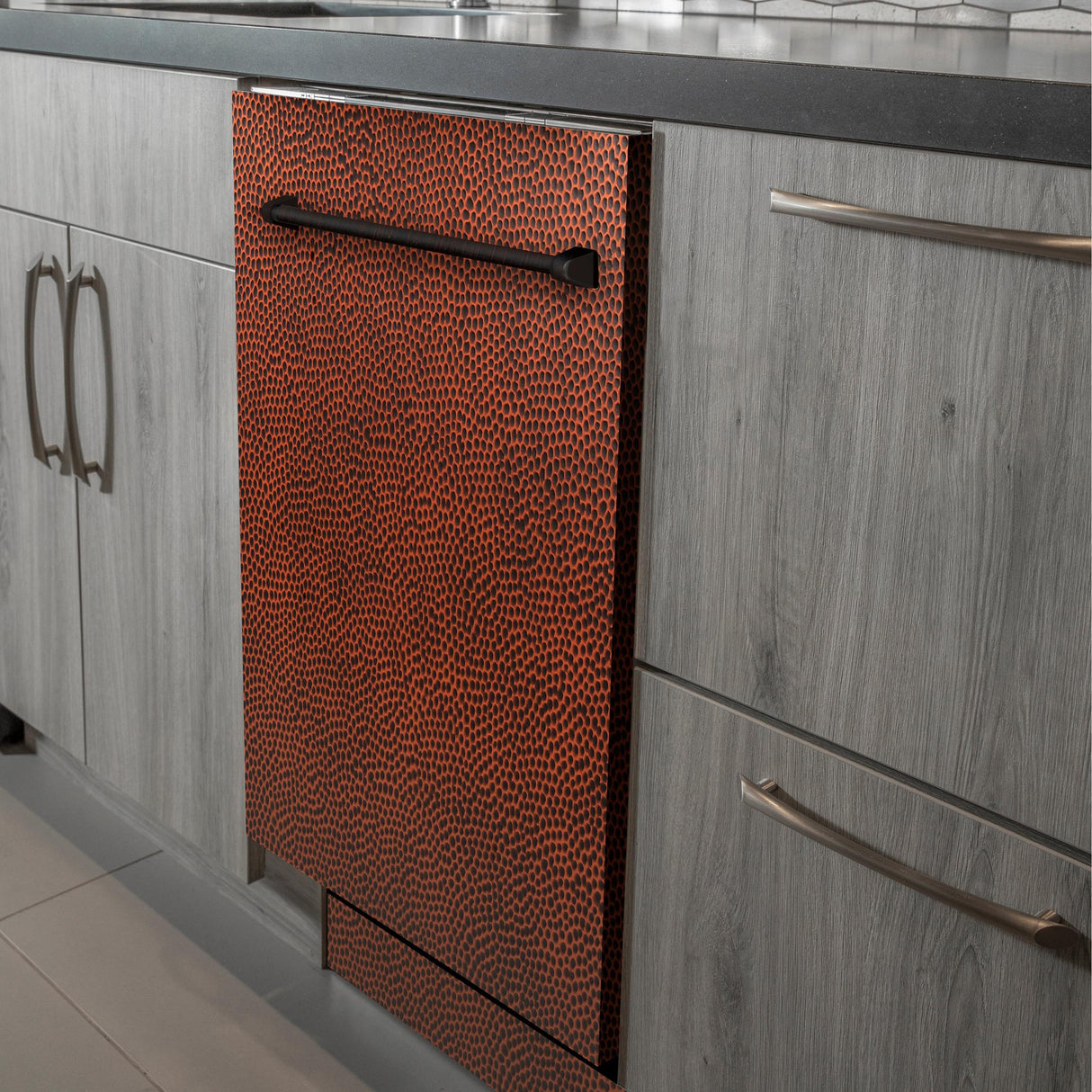 ZLINE 24 in. Top Control Dishwasher with Stainless Steel Tub and Traditional Style Handle, 52dBa (DW-24) [Color: Hand Hammered Copper]
