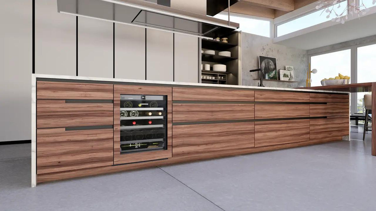 Wine fridge suitable for undercounter installation for wine tempering