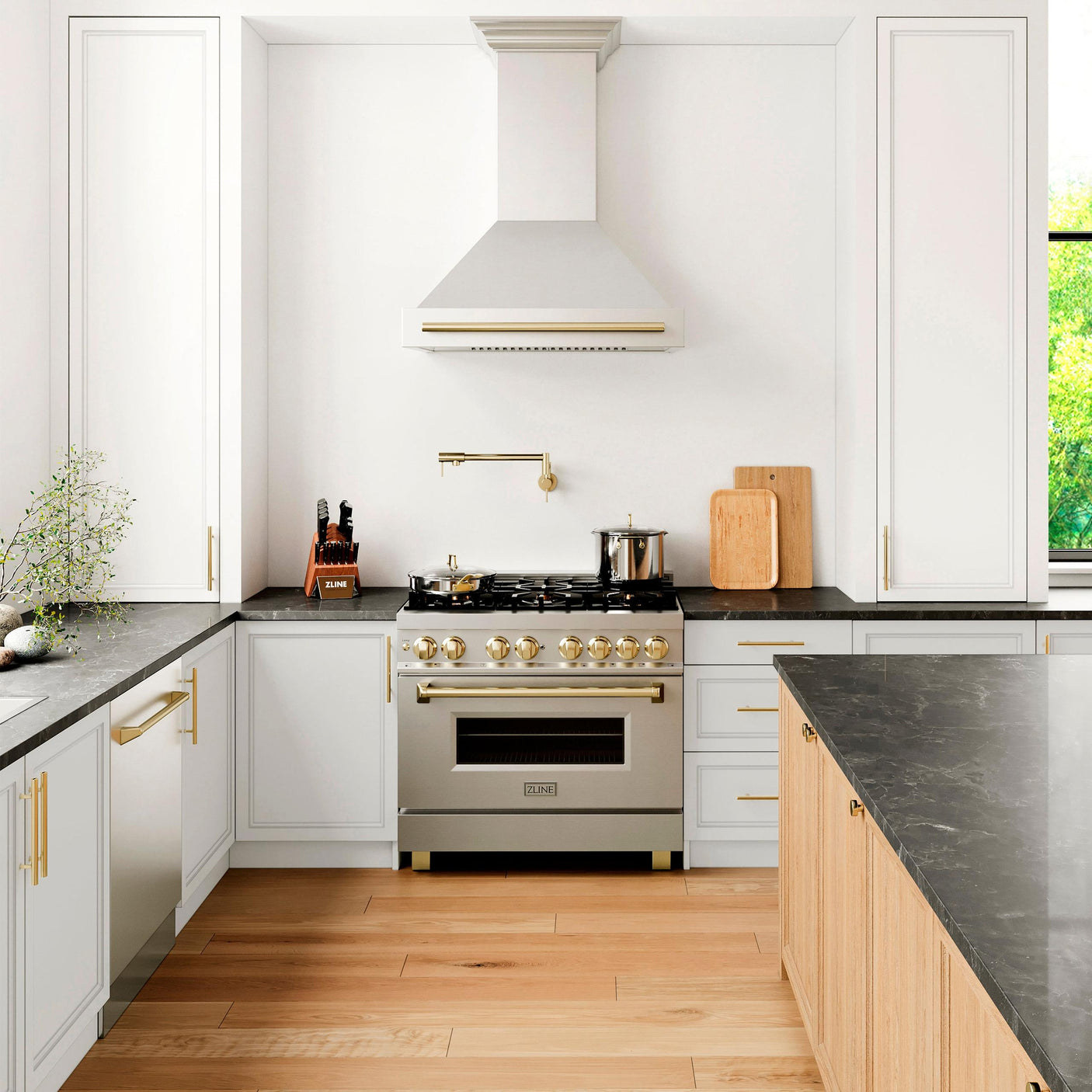 36 in. ZLINE Autograph Edition Stainless Steel Range Hood with Stainless Steel Shell and Handle (8654STZ-36) [Color: Gold]