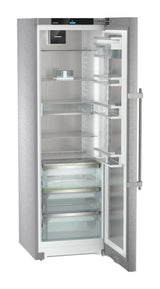 Freestanding refrigerator with BioFresh Professional