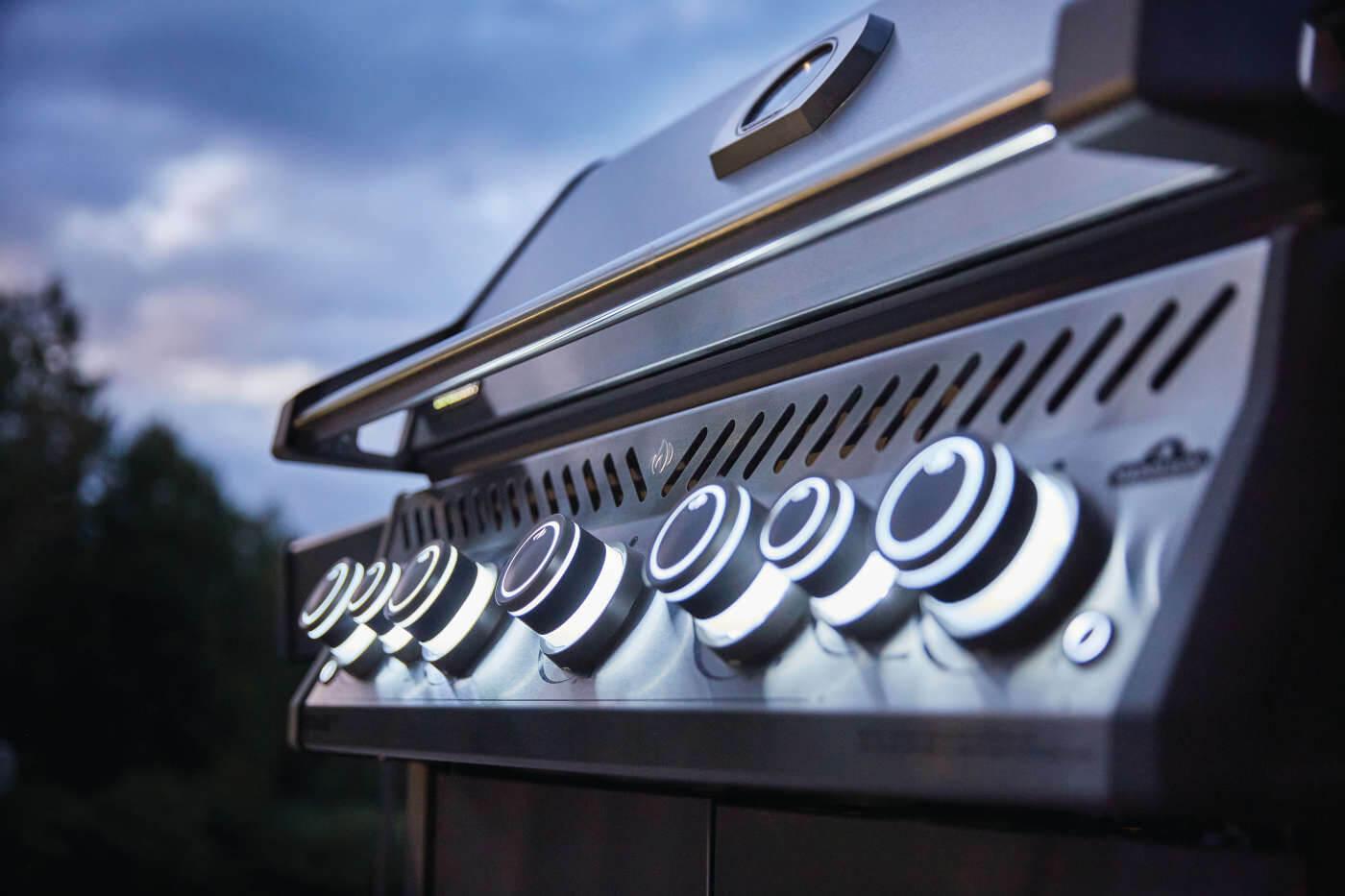 Rogue SE 625 RSIB with Infrared Side and Rear Burner , Propane, Stainless Steel