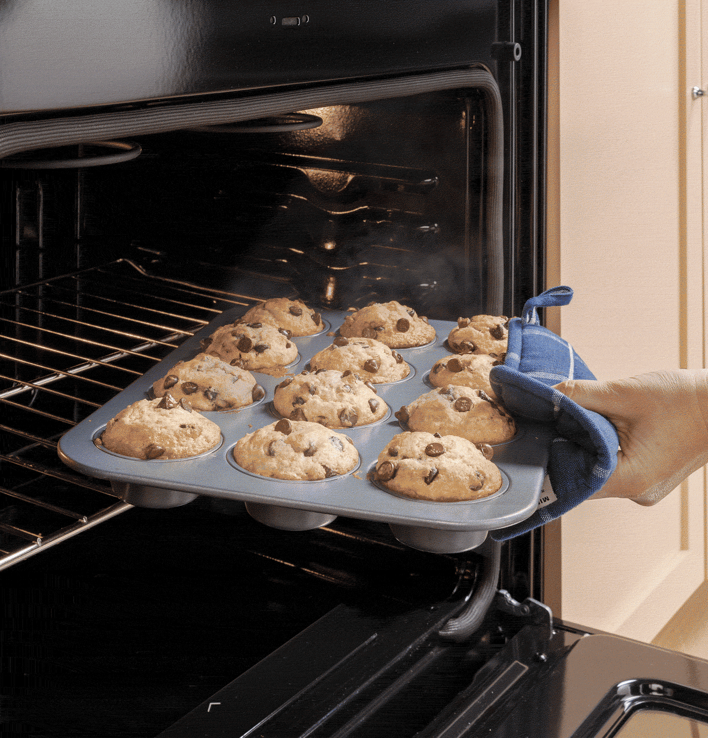 GE® ENERGY STAR® 30" Slide-In Electric Range with Crisp Mode