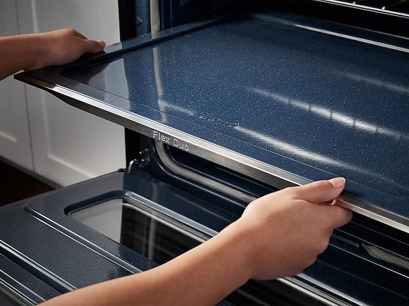 5.8 cu ft. Smart Freestanding Gas Range with Flex Duo™ & Dual Door in Black Stainless Steel