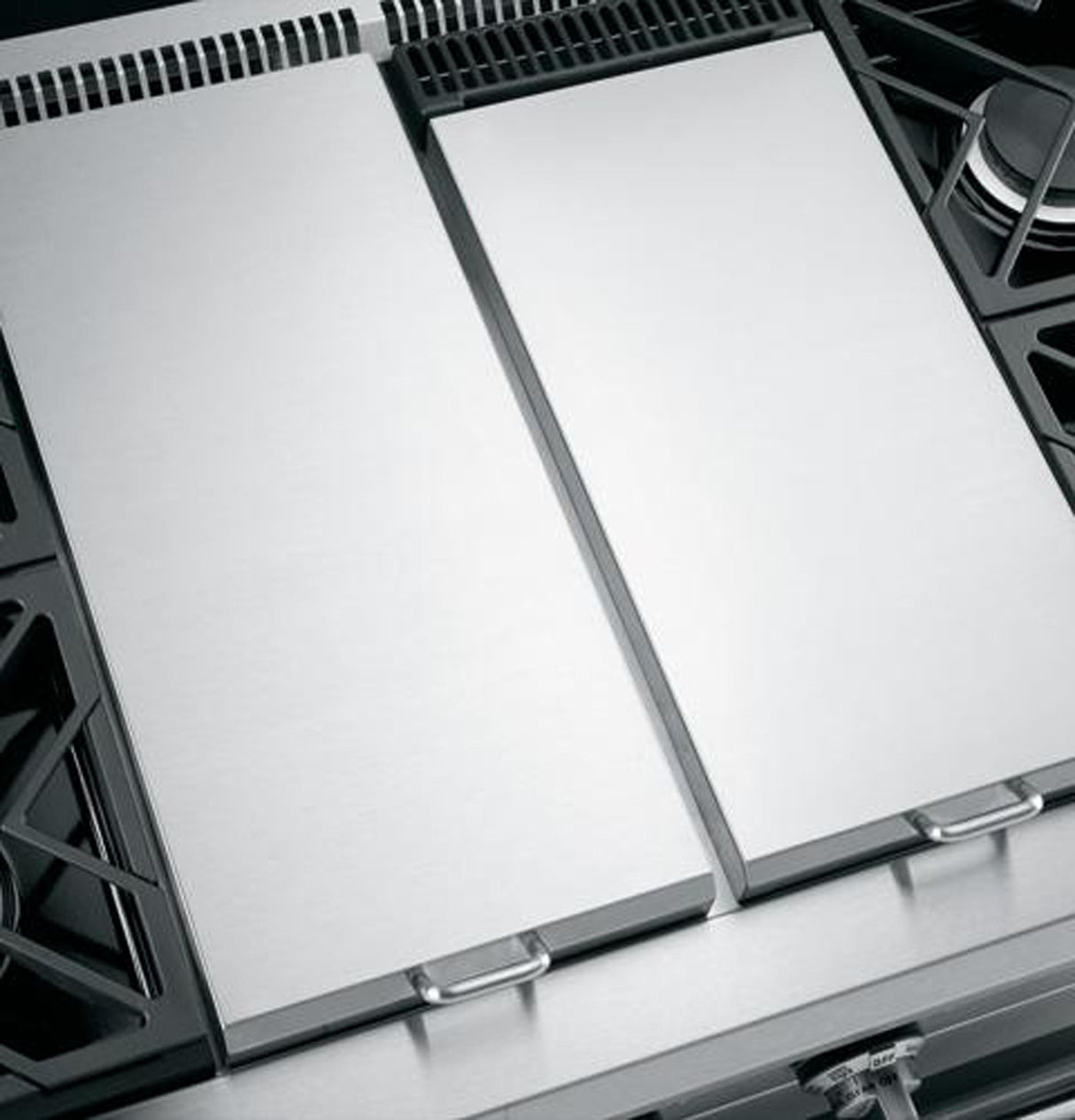 Monogram 48" Dual-Fuel Professional Range with 4 Burners, Grill, and Griddle (Natural Gas)