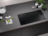 KM 7740 FR - 36-inch induction cooktop, operated with its own controls with 5 round cooking zones