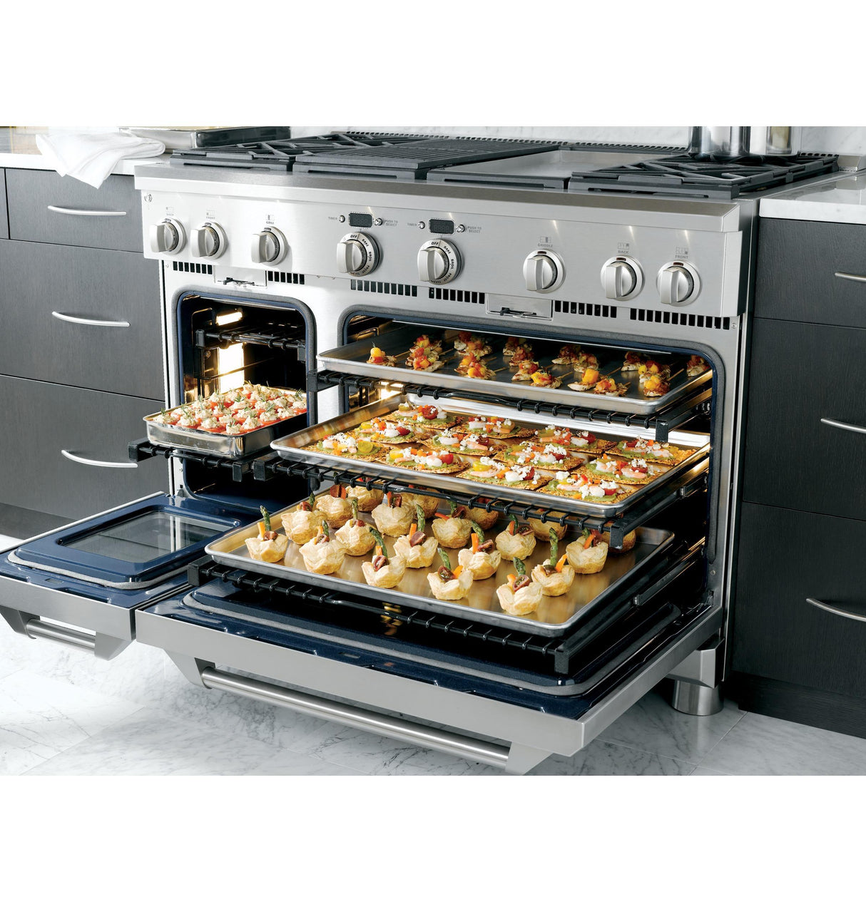 Monogram 48" Dual-Fuel Professional Range with 4 Burners, Grill, and Griddle (Natural Gas)