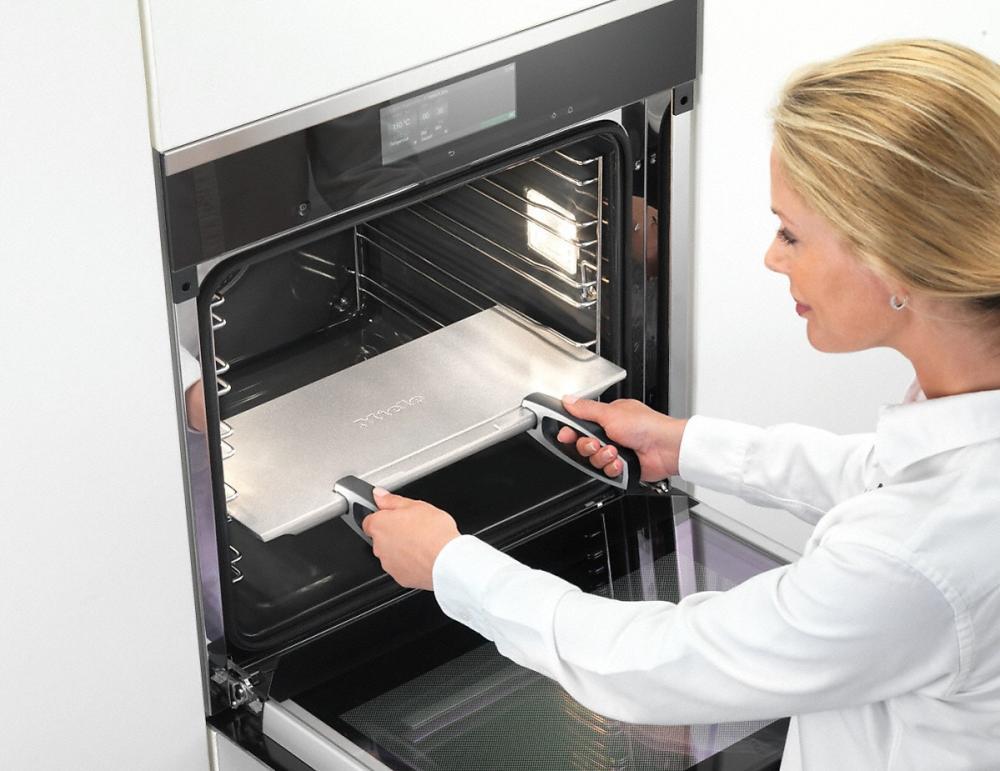WHP 70 Genuine Miele hot plate Serve hot, enjoy hot.