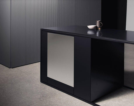 Int. front panel: W x H, 24 x 28 in - Clean Touch Steel™ w/o handle & bore holes for fully integrated dishwashers