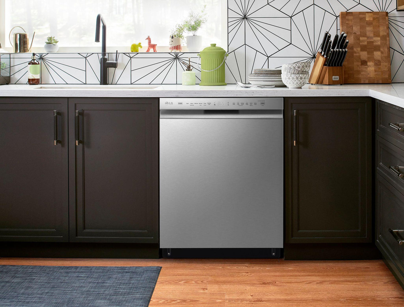 24-inch Wide QuadWash™ Front Control Dishwasher - Stainless Steel