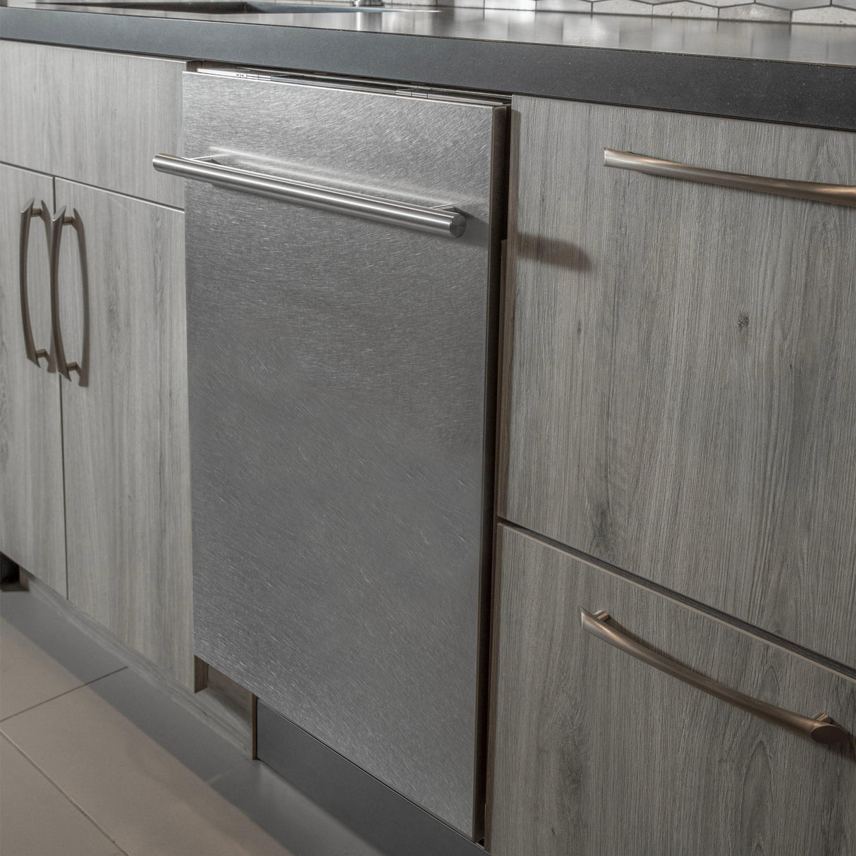 ZLINE 24 in. Top Control Dishwasher with Stainless Steel Tub and Modern Style Handle, 52dBa (DW-24) [Color: DuraSnow]