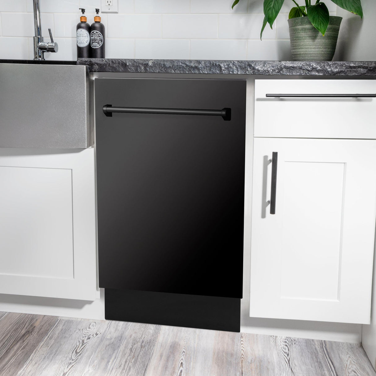 ZLINE 18" Tallac Series 3rd Rack Top Control Dishwasher with Traditional Handle, 51dBa [Color: Black Stainless Steel]