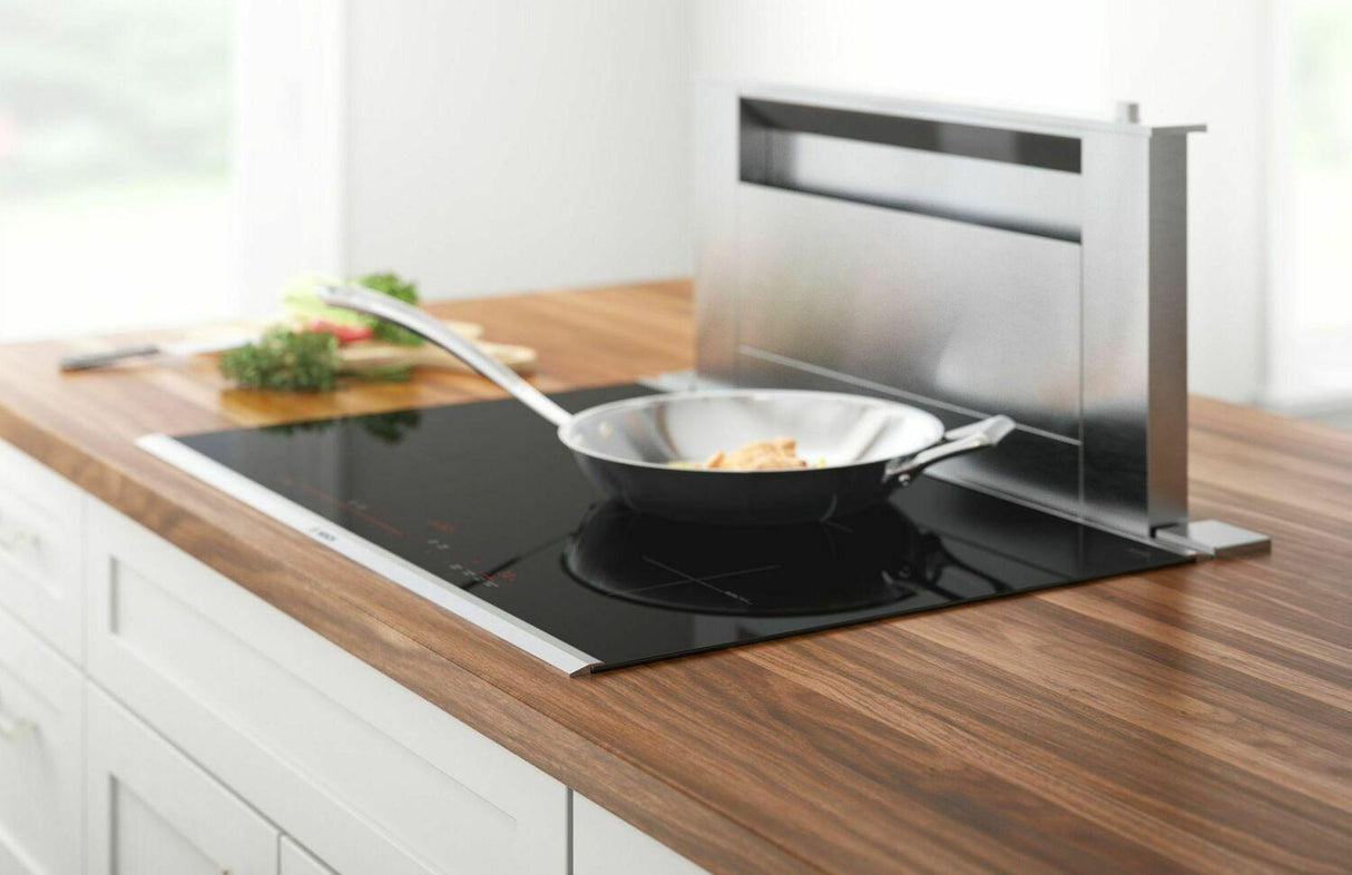 800 Series Induction Cooktop 30'' Black, surface mount without frame NIT8069SUC