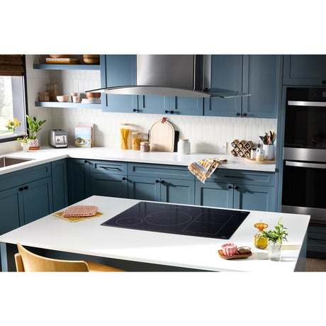 30" Intelligent Induction Cooktop with Temp Cook™ Technology and WipeClean™ Coating