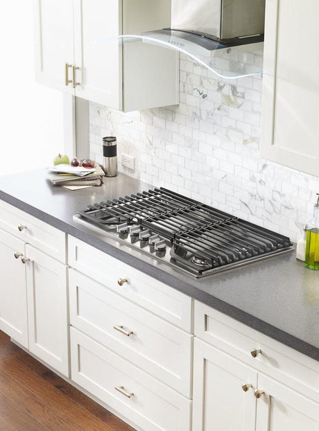 36 inch 5 Burner Gas Cooktop with EZ-2-Lift Hinged Cast-Iron Grates