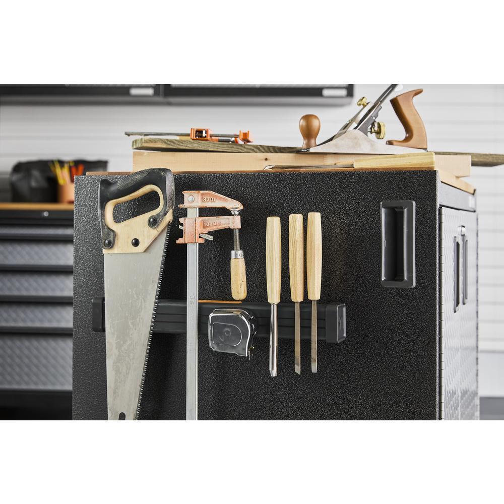 Gladiator® Magnet Bar