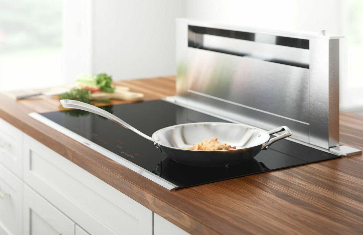 800 Series Induction Cooktop 36'' Black, surface mount without frame NIT8669SUC