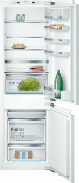 800 Series, 24" Custom Panel Bottom Freezer with Home Connect