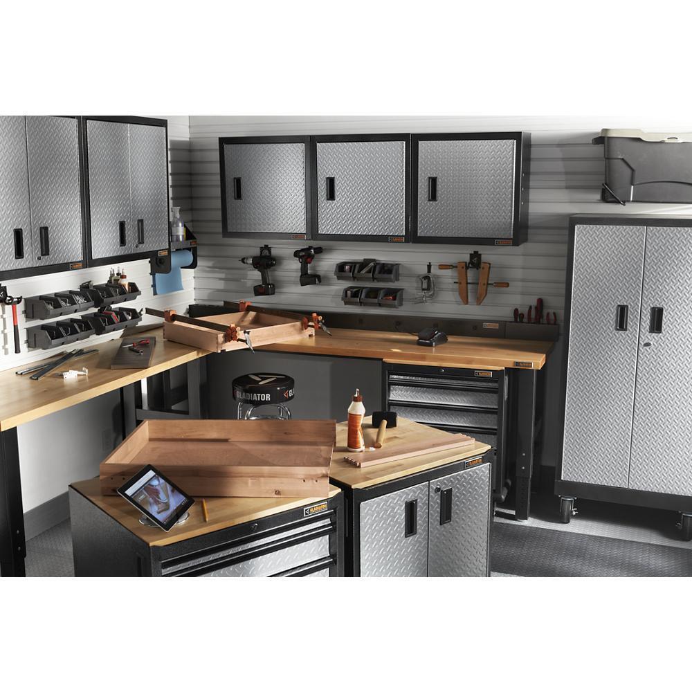 6' Wide 9-Outlet Workbench Powerstrip