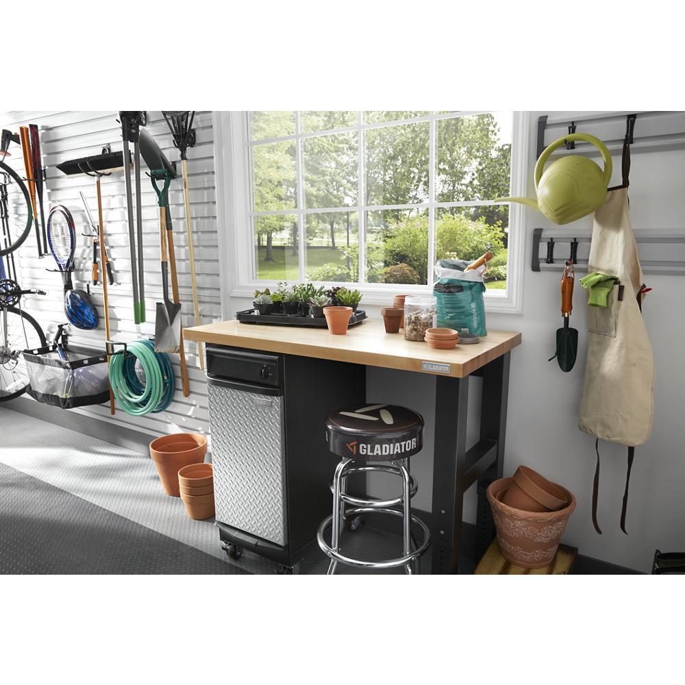 6' Wide 9-Outlet Workbench Powerstrip