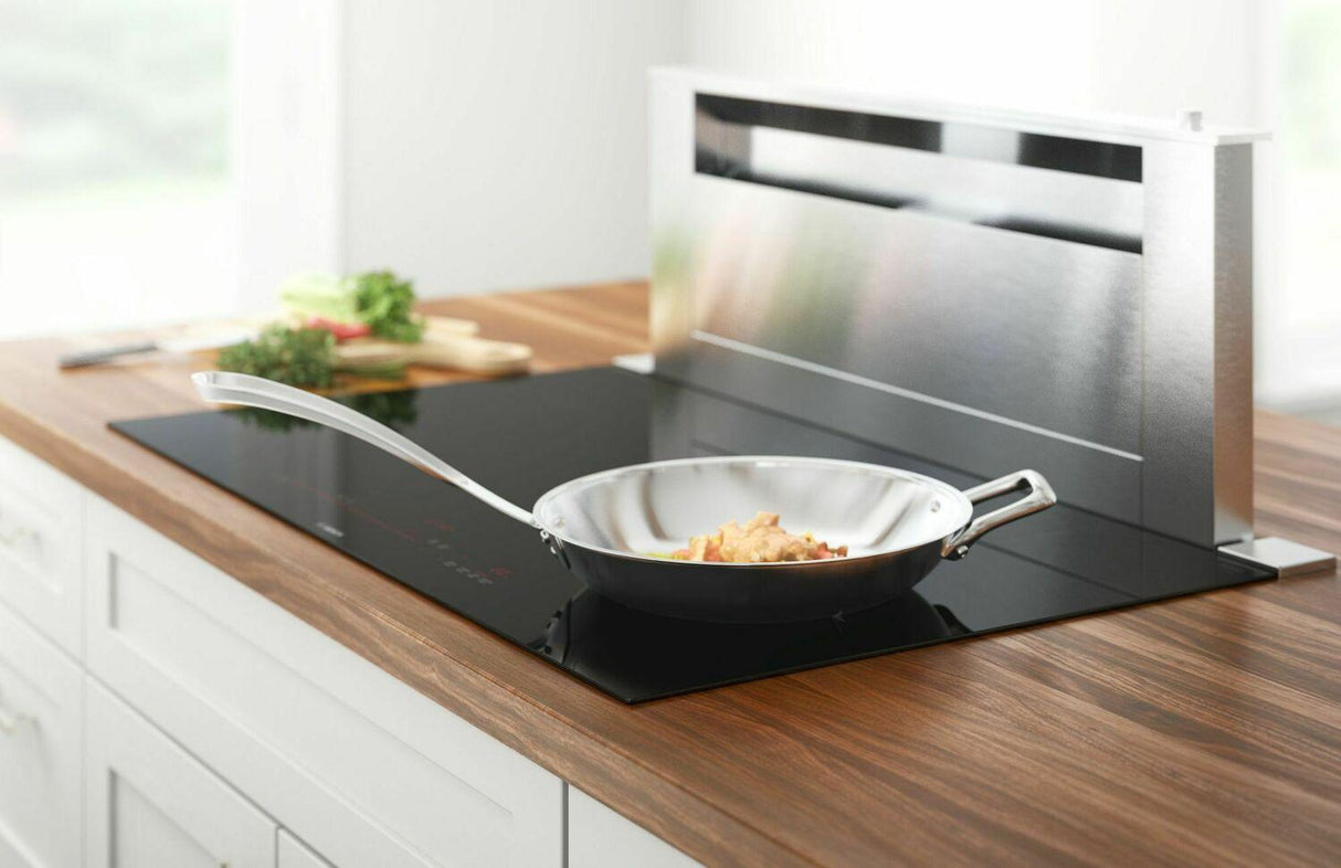 800 Series Induction Cooktop 36'' Black, surface mount without frame NIT8669UC
