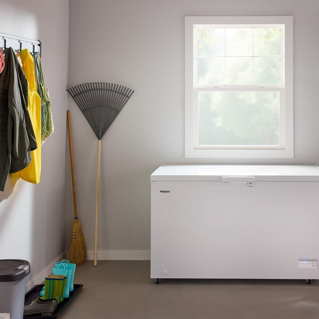 Whirlpool® 16 cu. ft. Convertible Freezer-to-Fridge Chest Freezer with 3 Storage Baskets