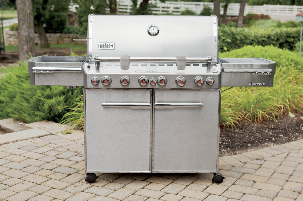 SUMMIT® S-670™ NATURAL GAS GRILL - STAINLESS STEEL