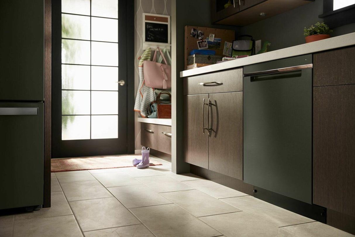 Stainless Steel Tub Pocket Handle Dishwasher with TotalCoverage Spray Arm - Fingerprint Resistant Black Stainless