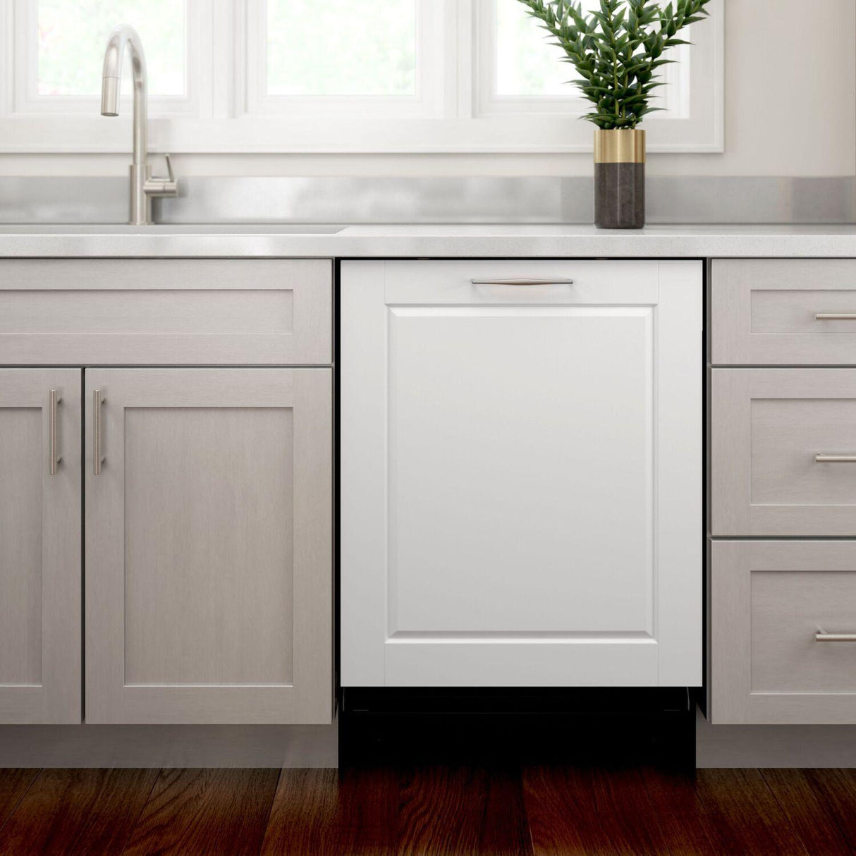 800 Series Dishwasher 24"